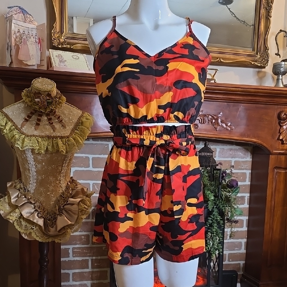 SHEIN 2 Piece Camo Crop Top & Shorts Set SM Orange&Black